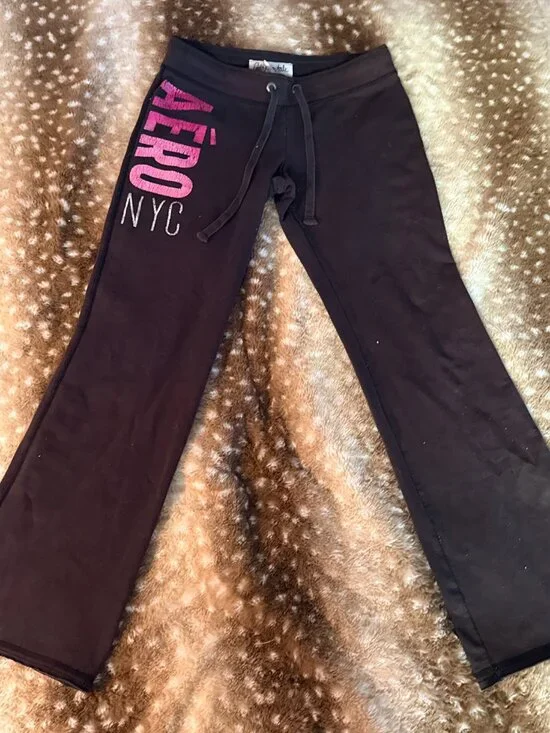 Aeropostale M Brown Low Rise Flare Fleece Sweatpants Pink “AERO NYC” Logo (Worn) - Picture 2 of 7